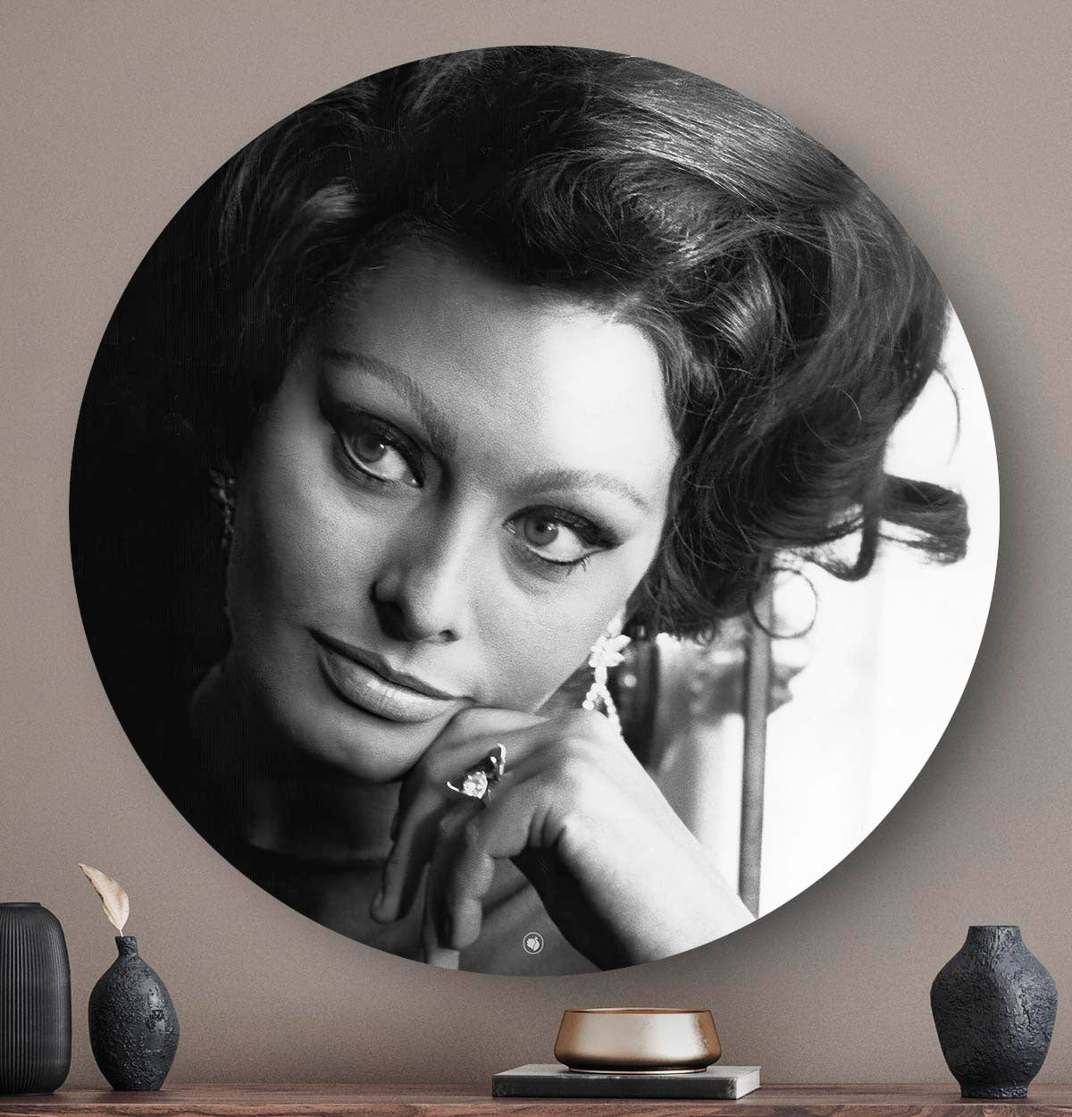 Wanddecoratie met een iconisch portret van Sophia Loren in zwart wit