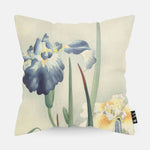 Kussen met de bloem van de Iris erop afgebeeld.