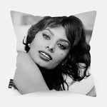 Achterzijde van een sierkussen met een zwart wit portret van Sophia Loren