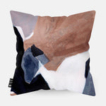 Achterzijde van een kussen met een beige blauw patroon