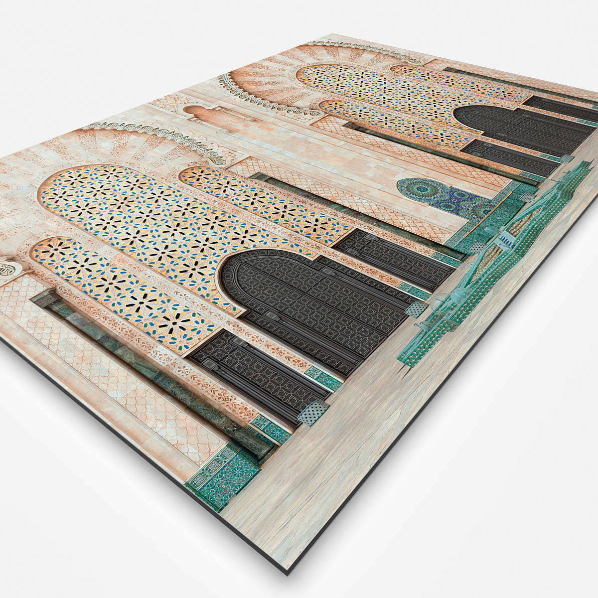 Vierkante wanddecoratie met een gebouw in Casablanca erop afgebeeld.