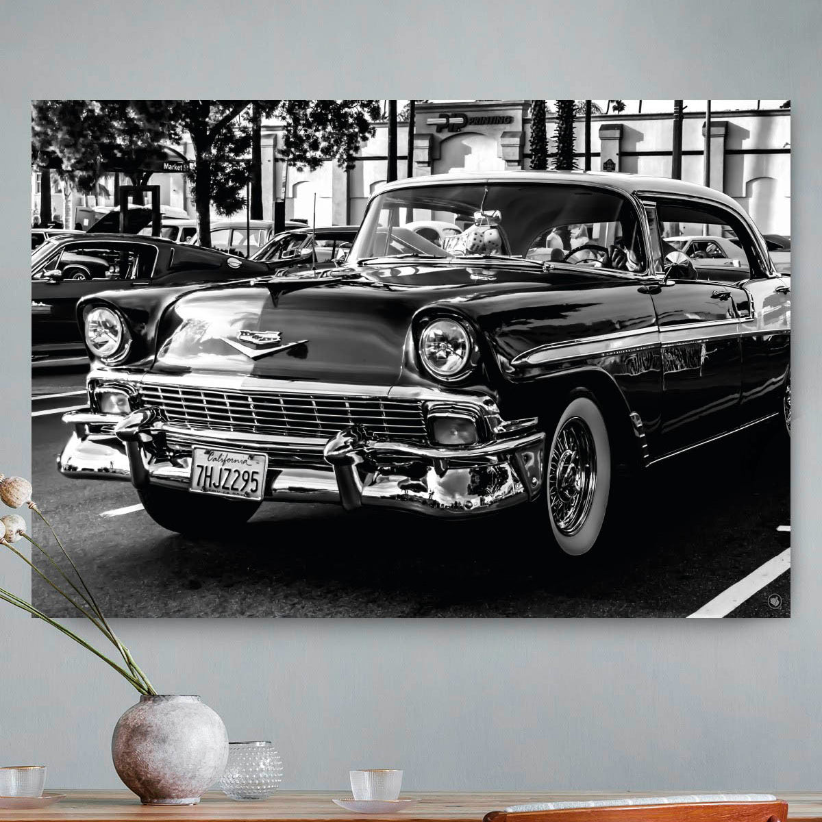 Vierkante wanddecoratie van een luxe auto in zwart-wit.