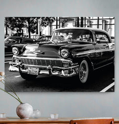 Vierkante wanddecoratie van een luxe auto in zwart-wit.