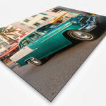 Vierkante wanddecoratie met luxe groene auto op afgebeeld.