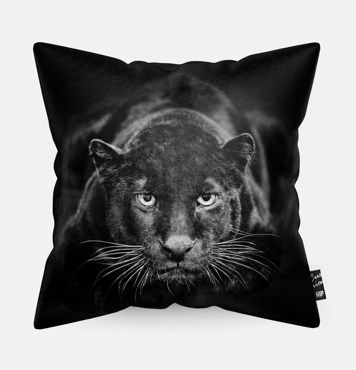Kussen met een zwarte panter in zwart-wit erop afgebeeld.