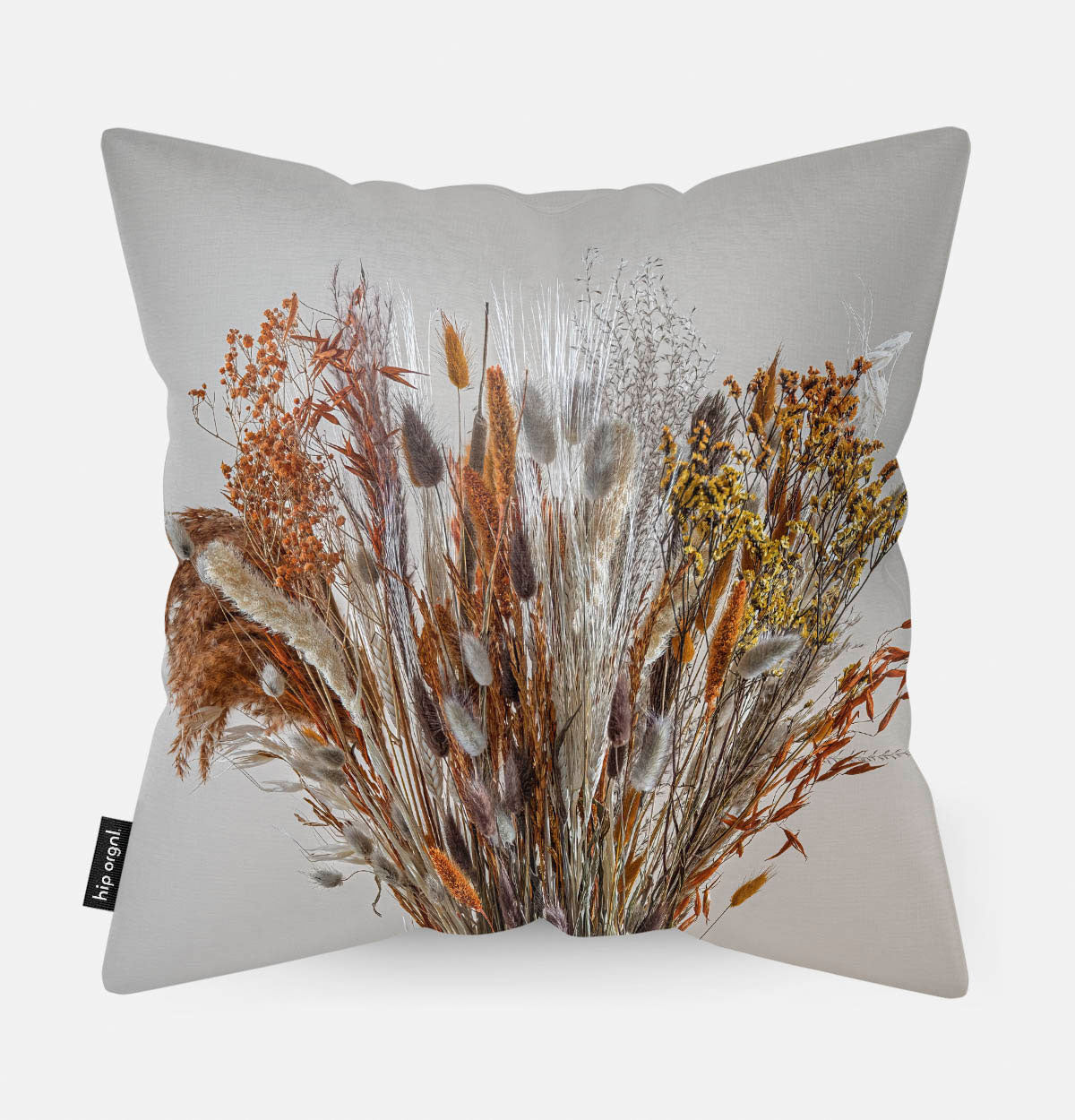 Achterzijde van een sierkussen met droogbloemen met koper kleur