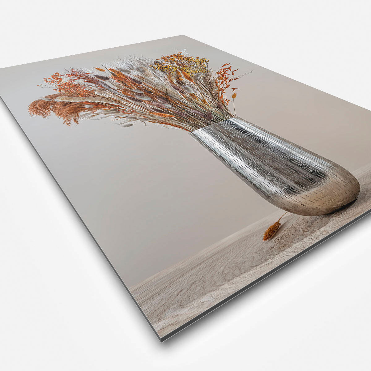 Wanddecoratie met droogbloemen met koper kleur
