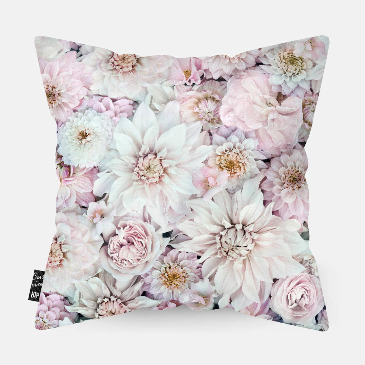 Kussen met Dahlias bloemen erop afgebeeld.