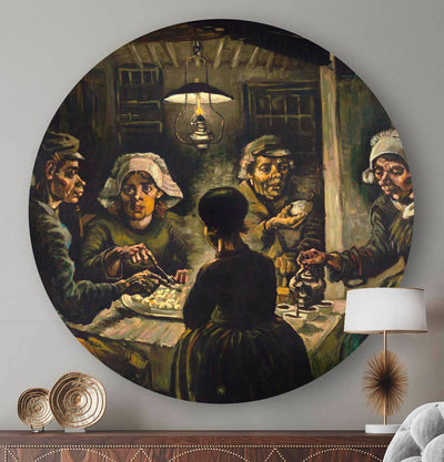 Ronde wanddecoratie met daarop een gezin aan tafel, de aardappeleters