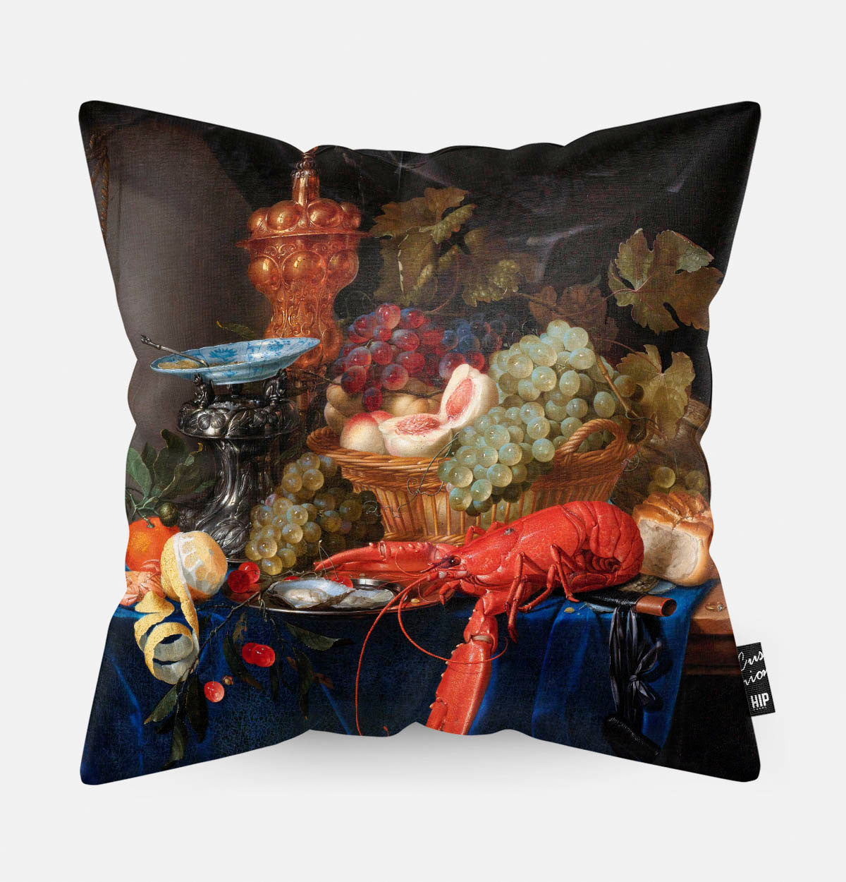 Kussen met schilderij Pronkstilleven met een kreeft en andere producten erop afgebeeld.