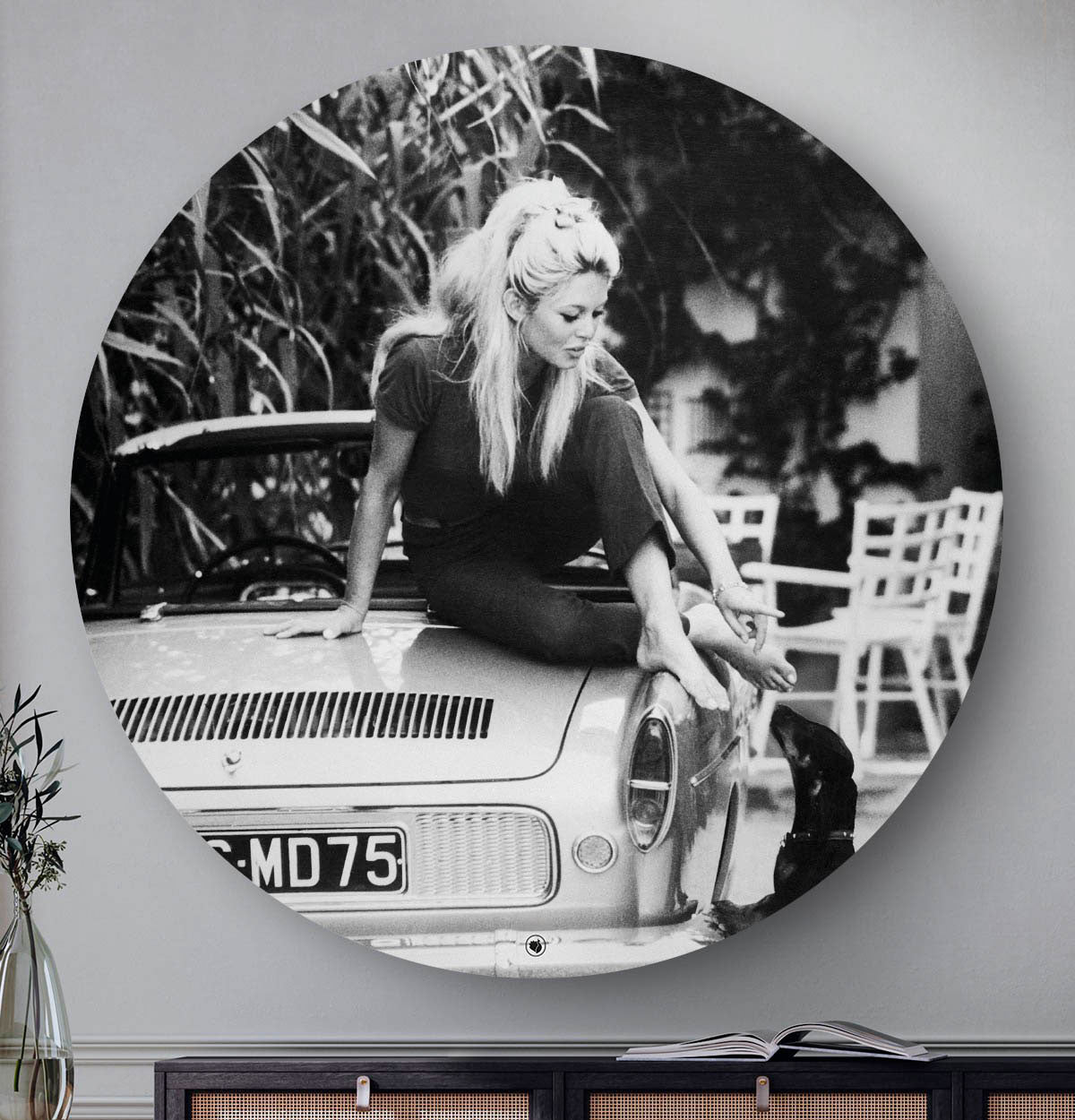 Wanddecoratie met iconisch portret van Brigitte Bardot in St Tropez.