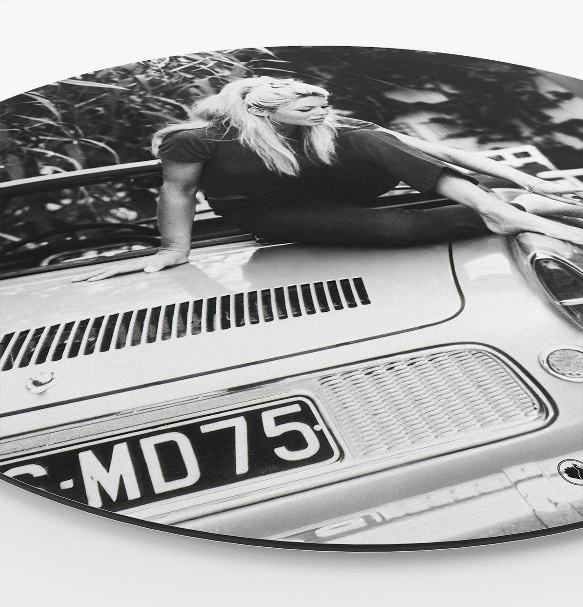 Wanddecoratie met iconisch portret van Brigitte Bardot in St Tropez.