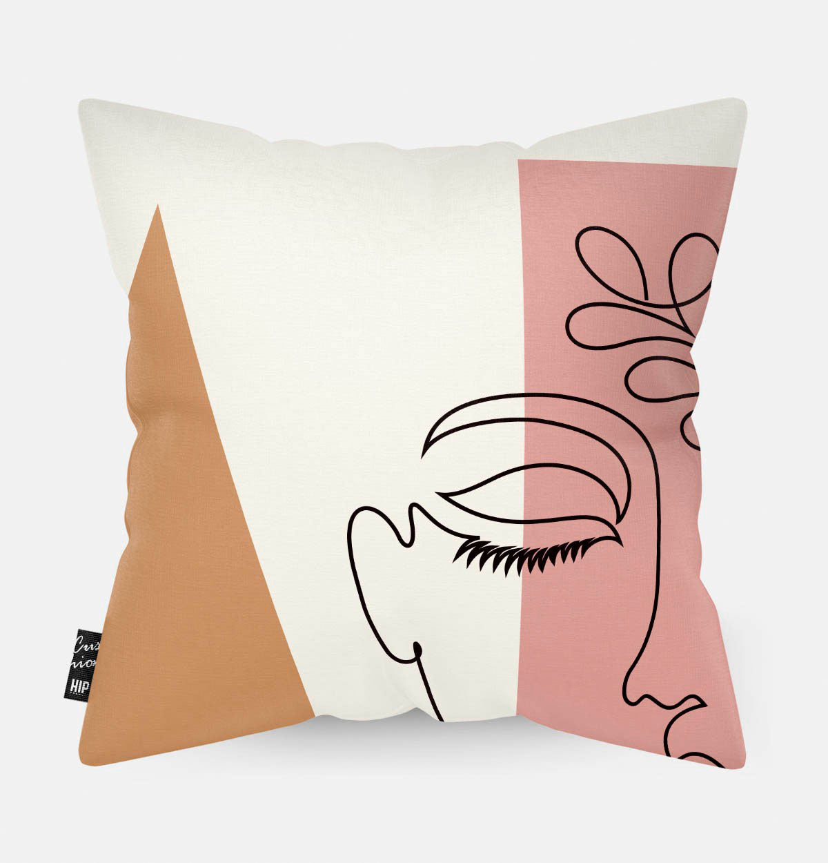 Kussen met line art met vrouwengezicht en verschillende roze en oranje figuren erop afgebeeld.