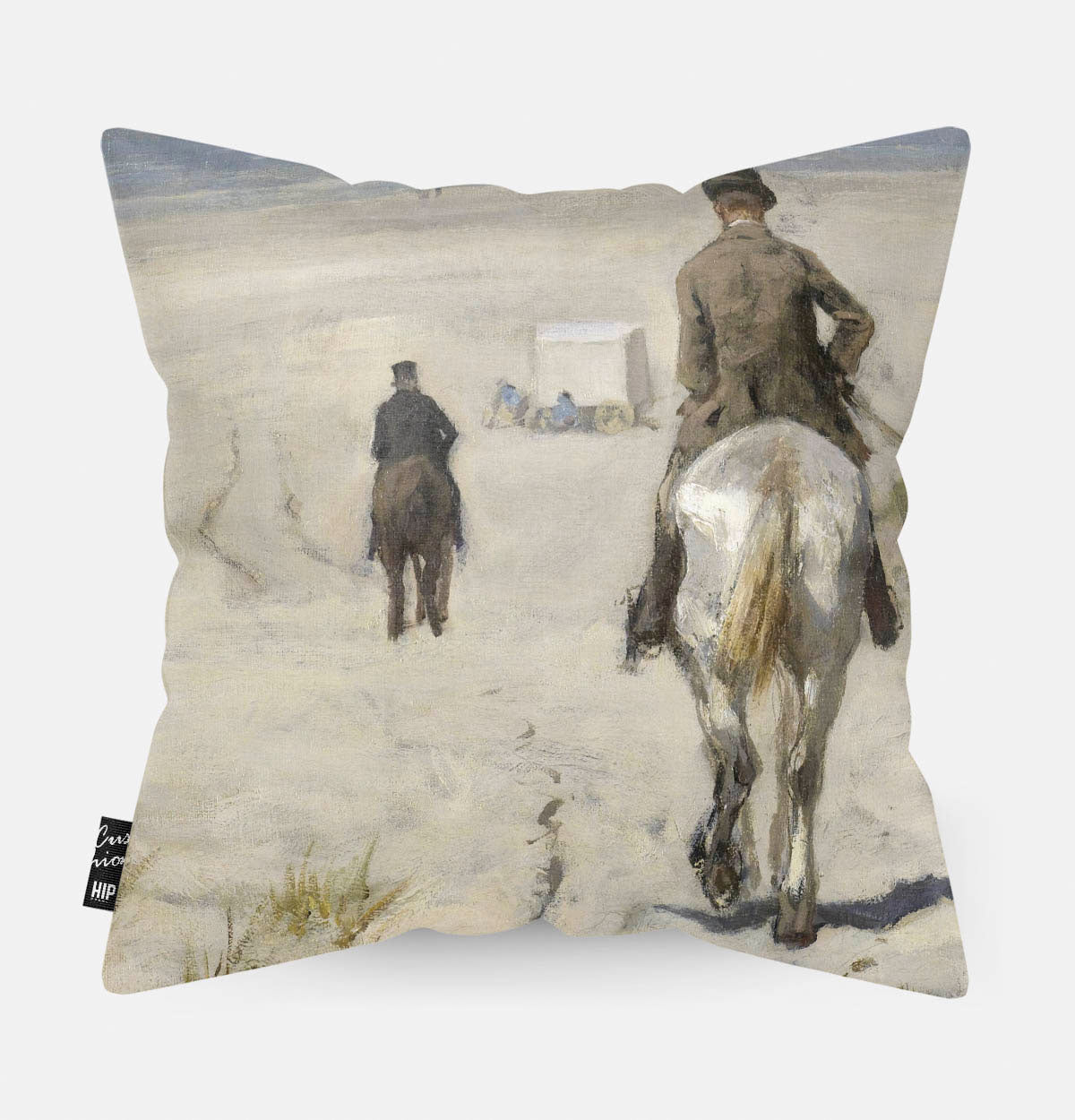 Kussen met schilderij van morgenrit langs het strand erop afgebeeld in detail.