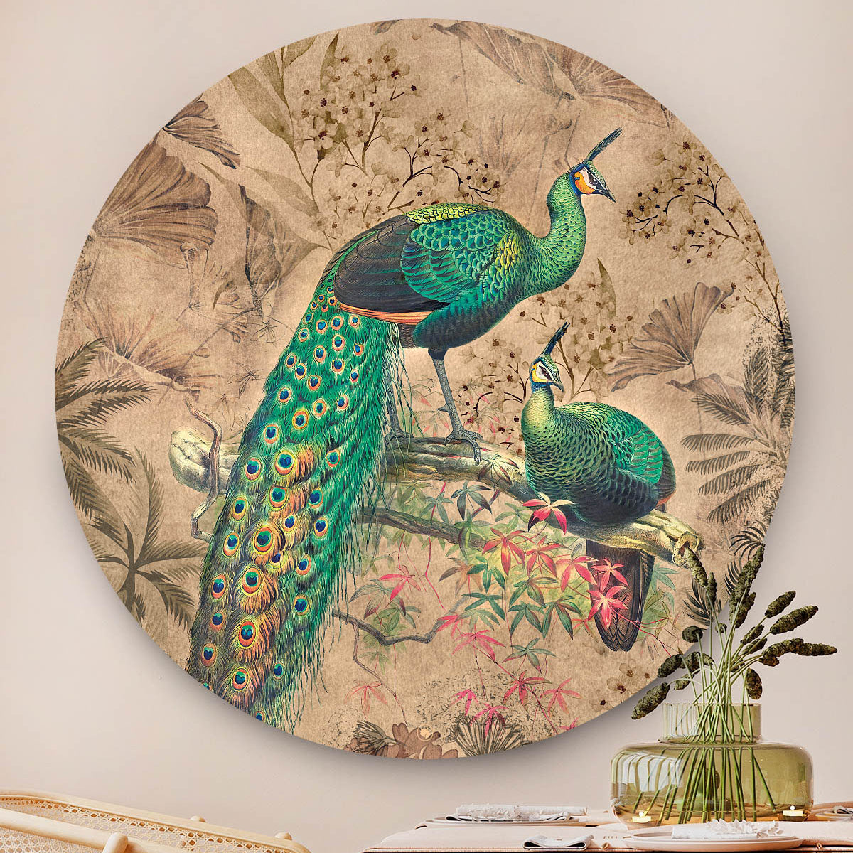 Wandcirkel met groene pauwen en een beige achtergrond