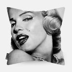 Kussen met Marylin Monroe in het zwart-wit erop afgebeeld.
