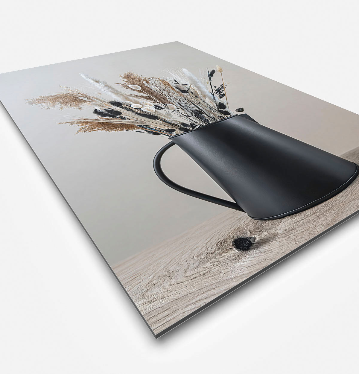 Wanddecoratie met droogbloemen in zwart