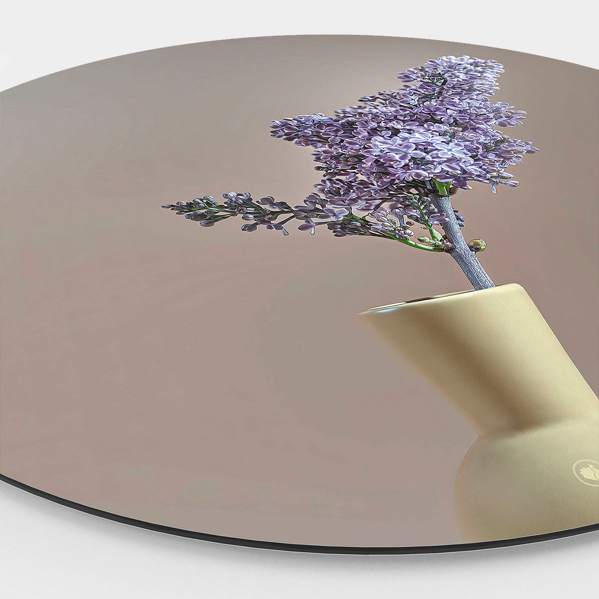 Muurcirkel met klein vaasje met bloemen en een beige achtergrond