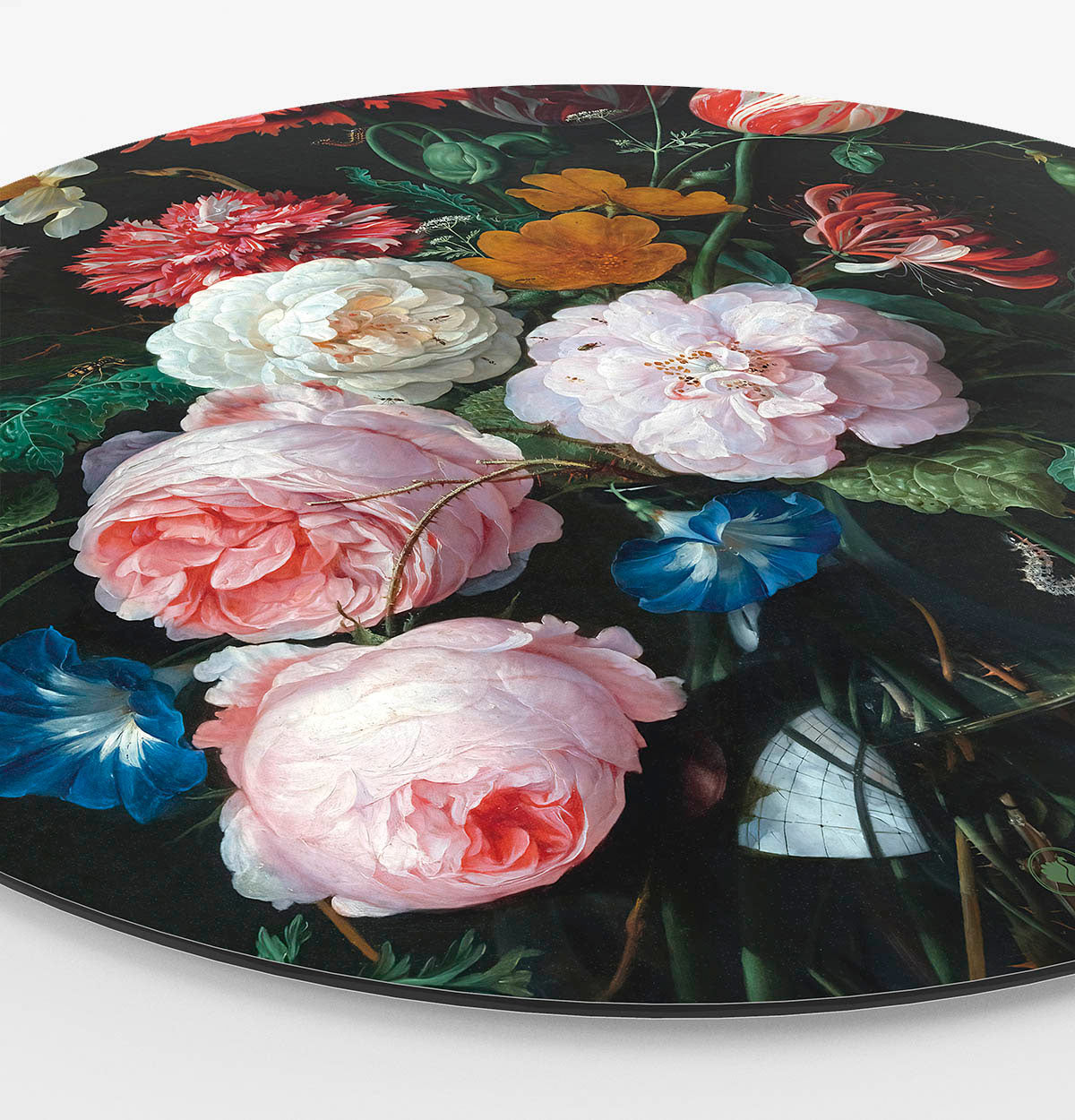 Zijkant van een wandcirkel moet bloemen en een donkere achtergrond