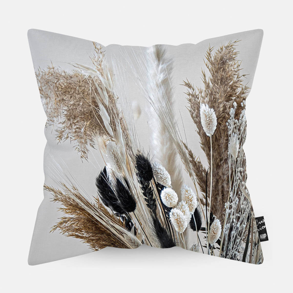 Sierkussen met droogbloemen in zwart en beige