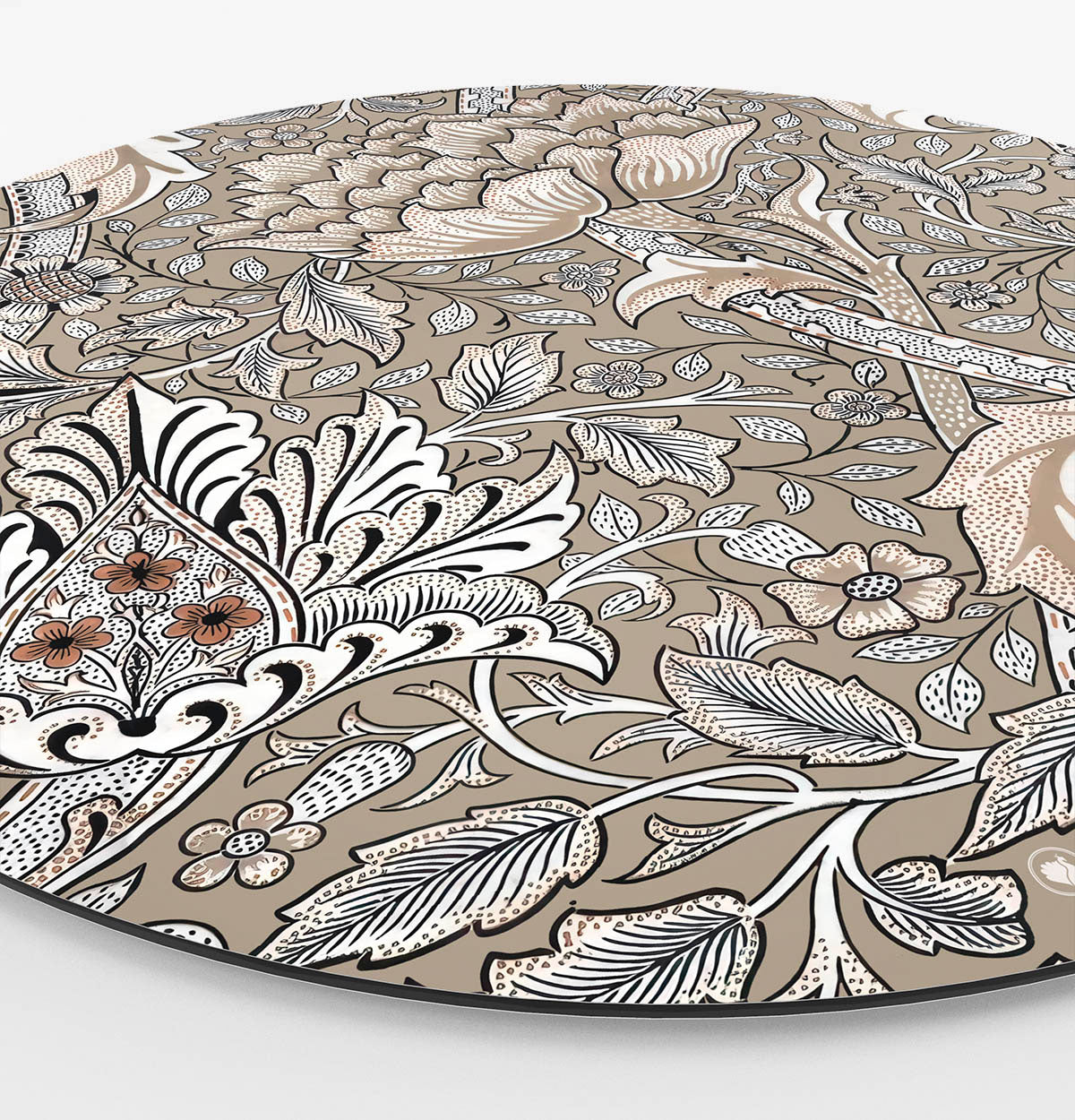 Zijkant van een muurcirkel met bloemenpatroon in beige kleur