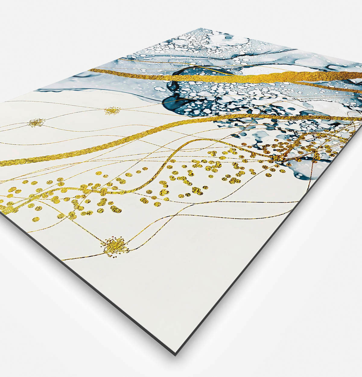 Vierkante wanddecoratie met lucht van Aurum erop.