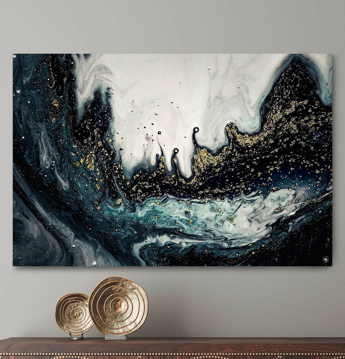 Vierkante wanddecoratie met de cosmos erop.