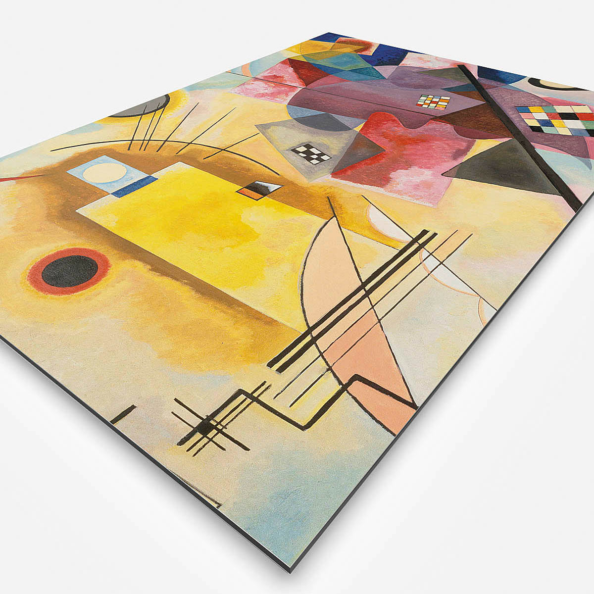 Vierkante wanddecoratie met moderne kunst in geel, rood, blauw erop.