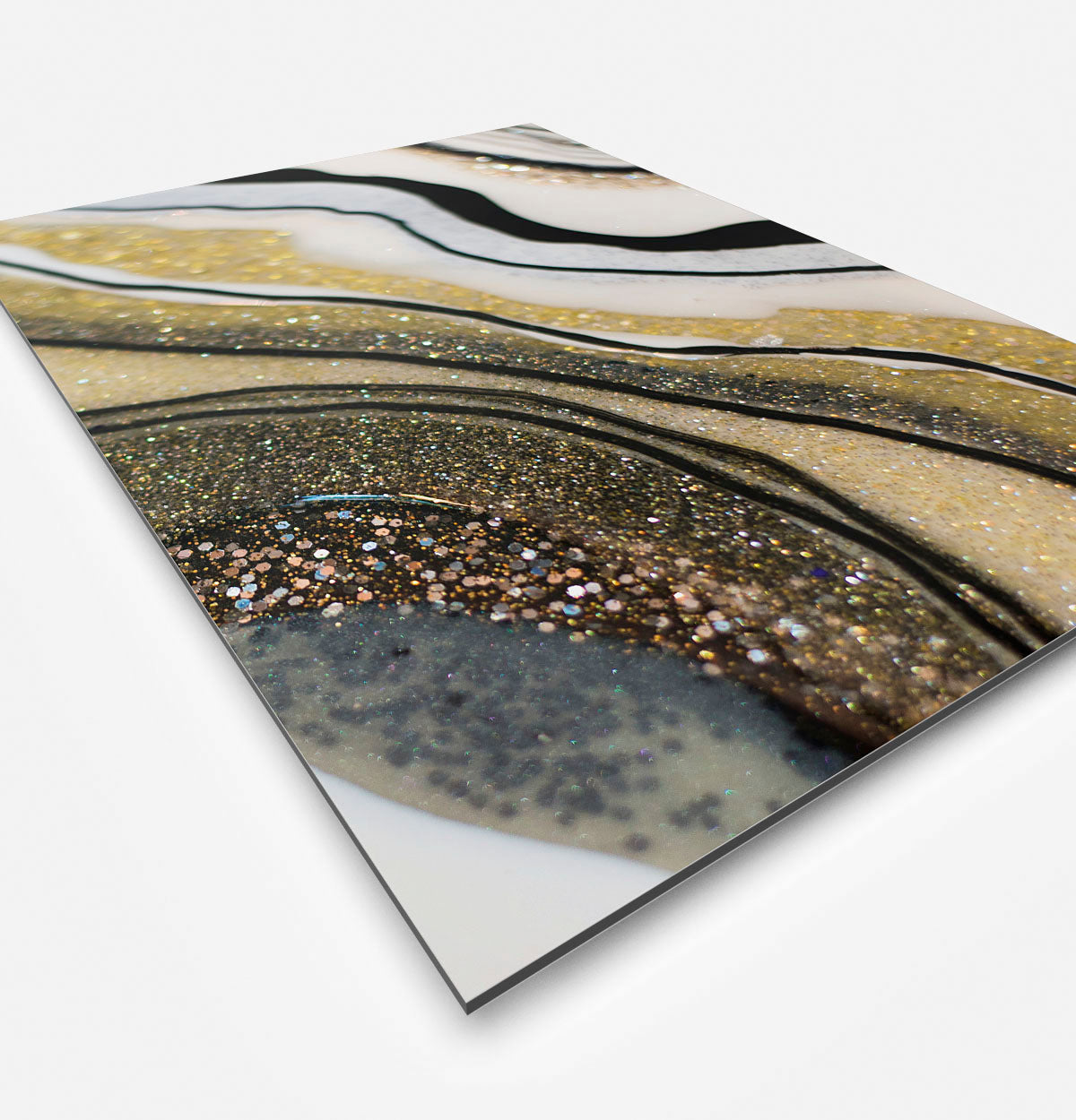 Vierkante wanddecoratie met Gouden Agate erop.