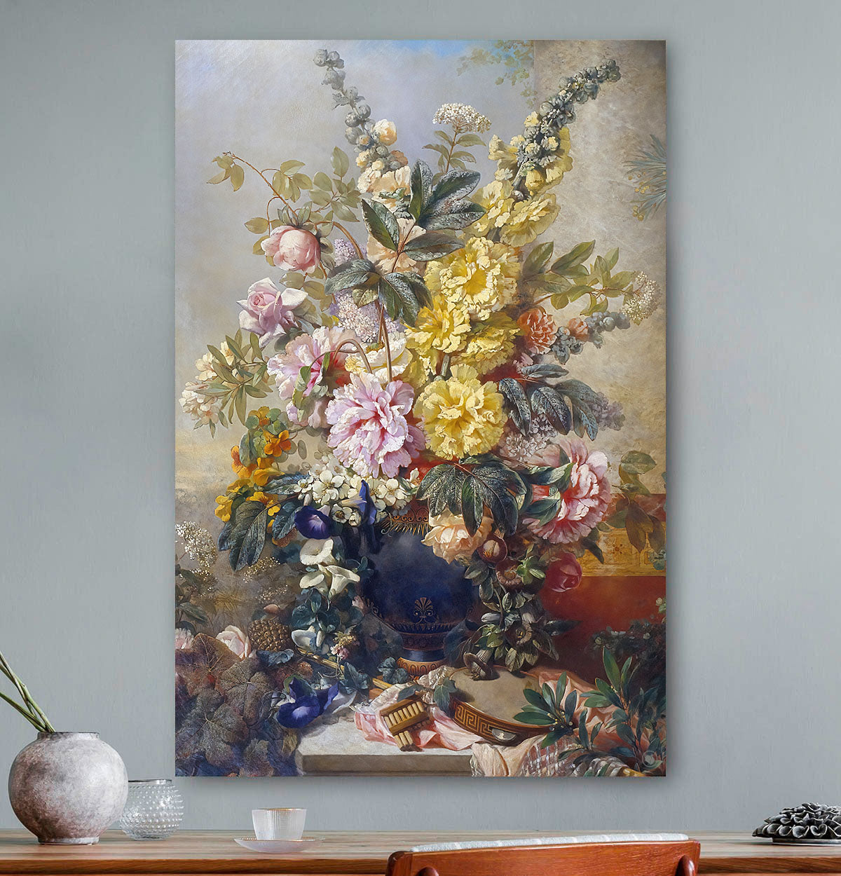 Vierkante wanddecoratie met schilderij van een grote vaas met Bloemen Mirabent erop.