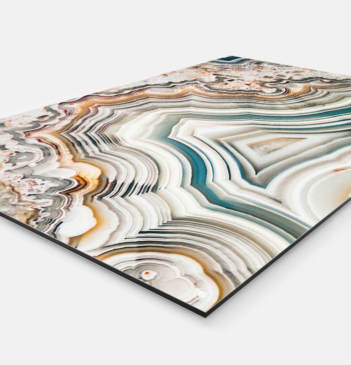 Vierkante wanddecoratie met Line Geode erop.
