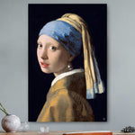 Vierkante wanddecoratie met schilderij van meisje met de parel erop.