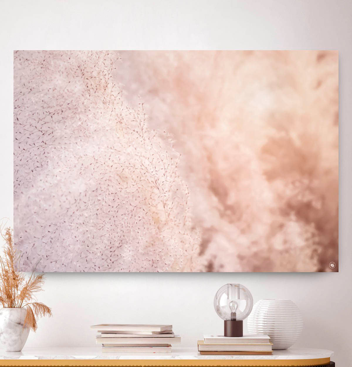 Vierkante wanddecoratie met pink Pampass gras erop.