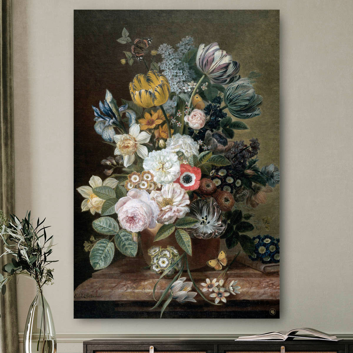 Wanddecoratie met stilleven met boeket bloemen.