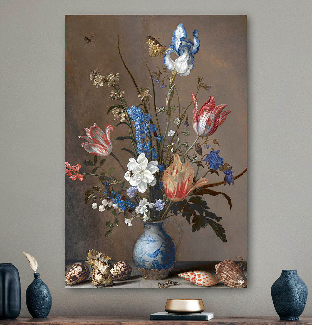 Vierkante wanddecoratie met stilleven van bloemen in Wan Li vaas erop.
