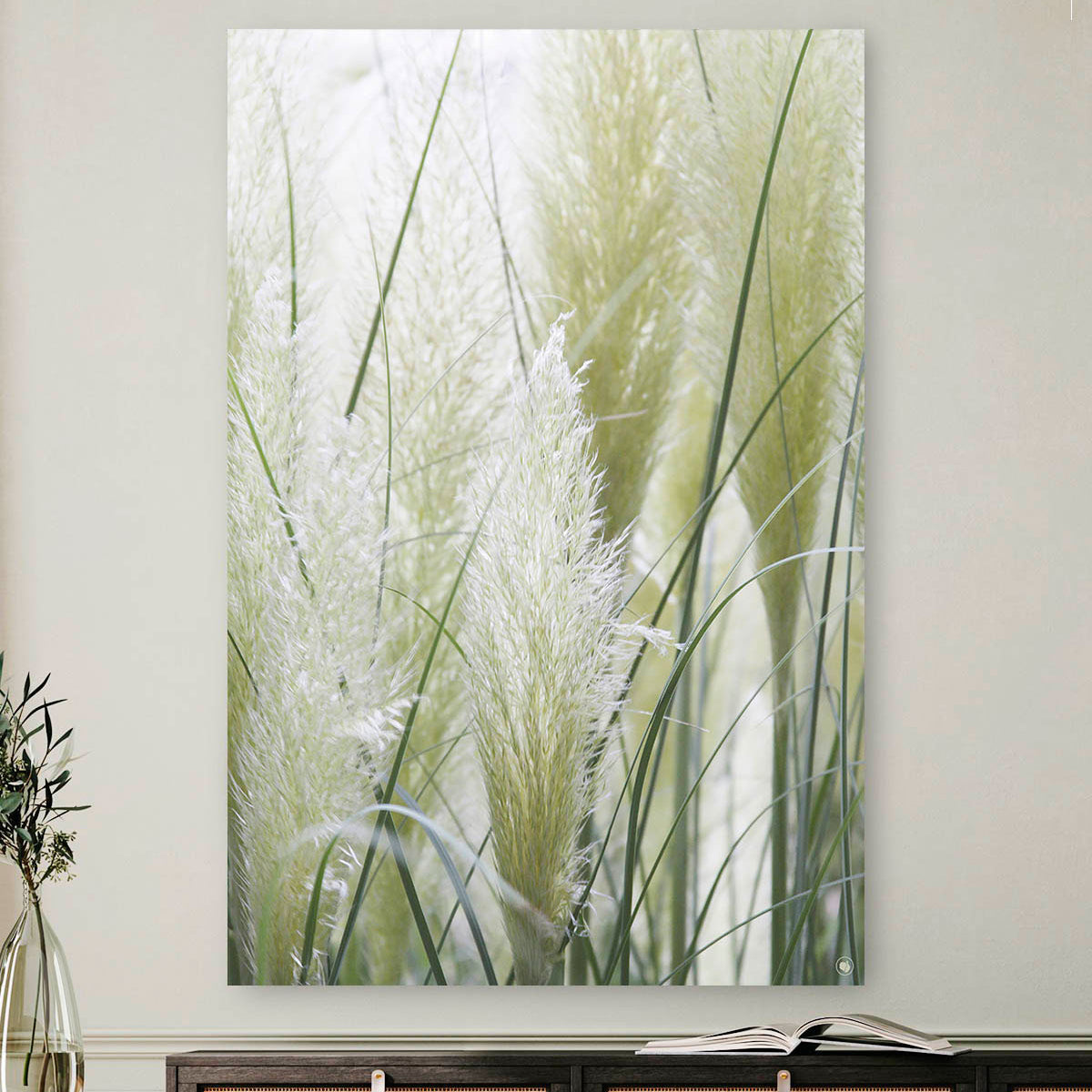 Vierkante wanddecoratie met wit Pampass gras erop.