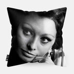 Sierkussen achterzijde met een iconisch portret van Sophia Loren in zwart wit