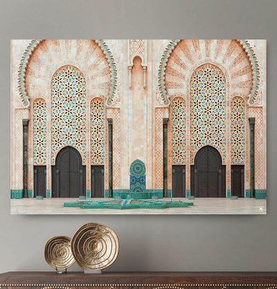 Vierkante wanddecoratie met een gebouw in Casablanca erop afgebeeld.