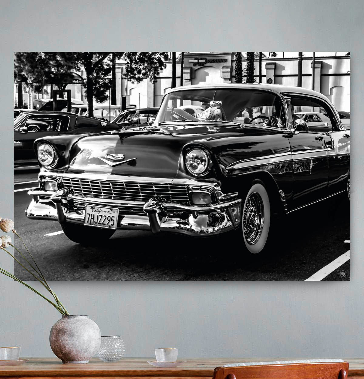 Vierkante wanddecoratie van een luxe auto in zwart-wit.