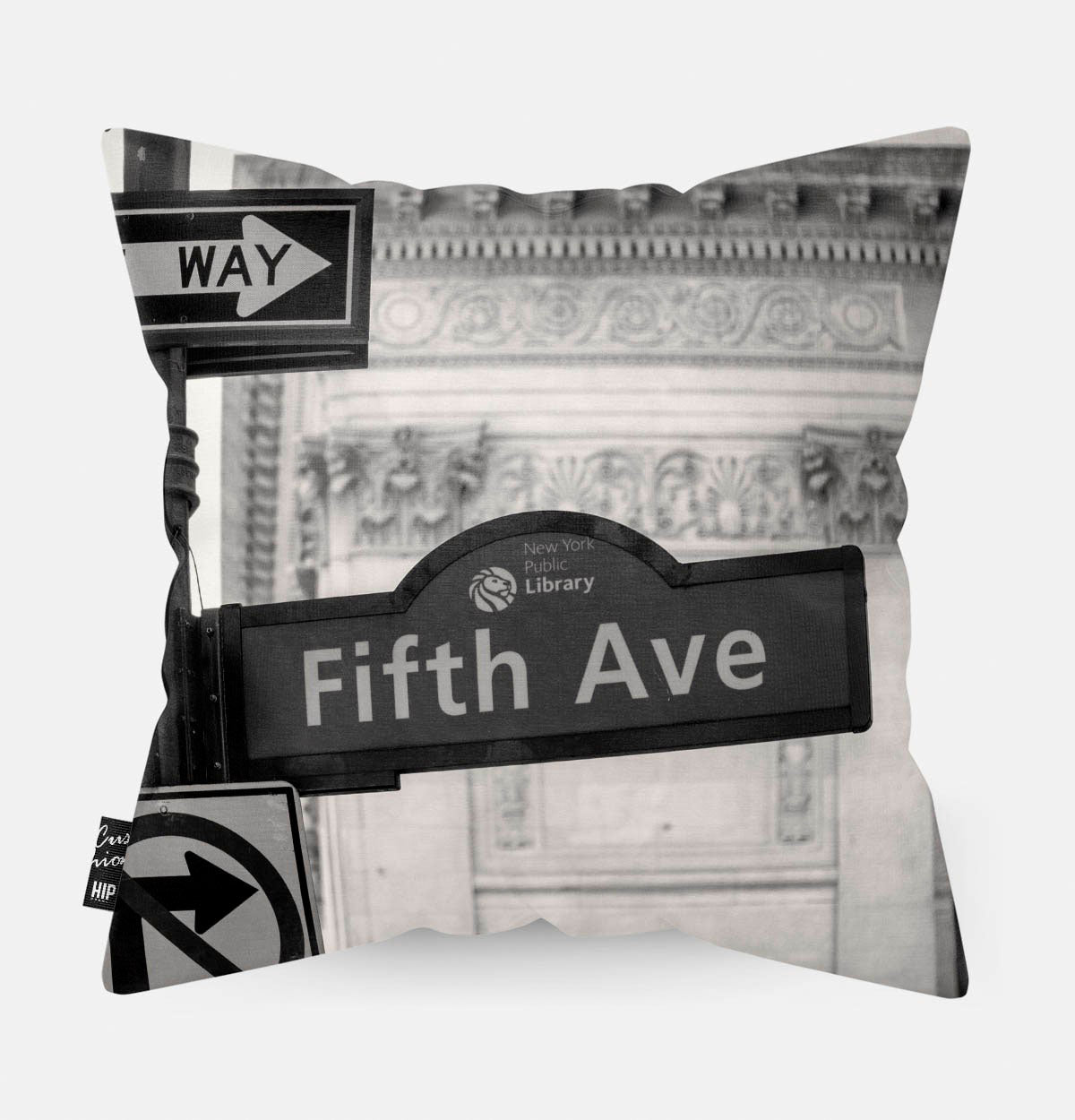 Kussen met Fifth Avenue in het zwart-wit erop.