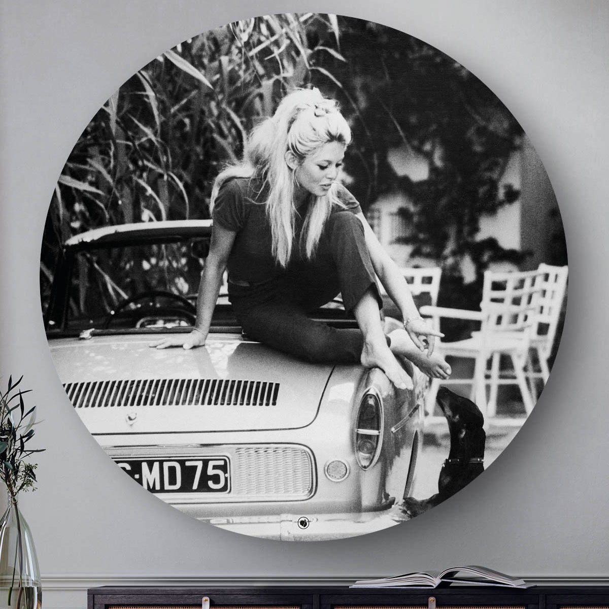 Wanddecoratie met iconisch portret van Brigitte Bardot in St Tropez.