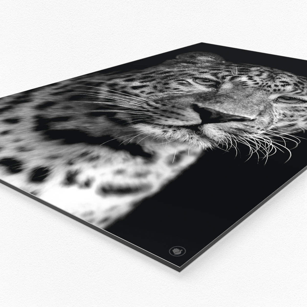 Vierkante wanddecoratie met een luipaard in het zwart-wit erop Side