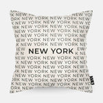Sierkussen met stad en map New York in tekst en zwart wit