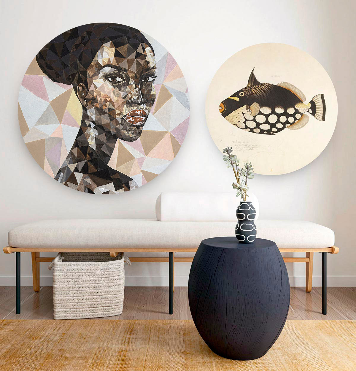 Twee wandcirkels met een Afrikaanse vrouw en een zwarte vis aan de muur