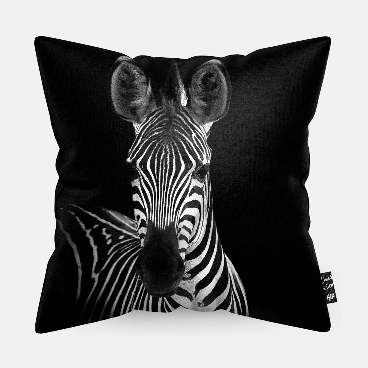 Kussen met een zebra in zwart-wit erop afgebeeld.